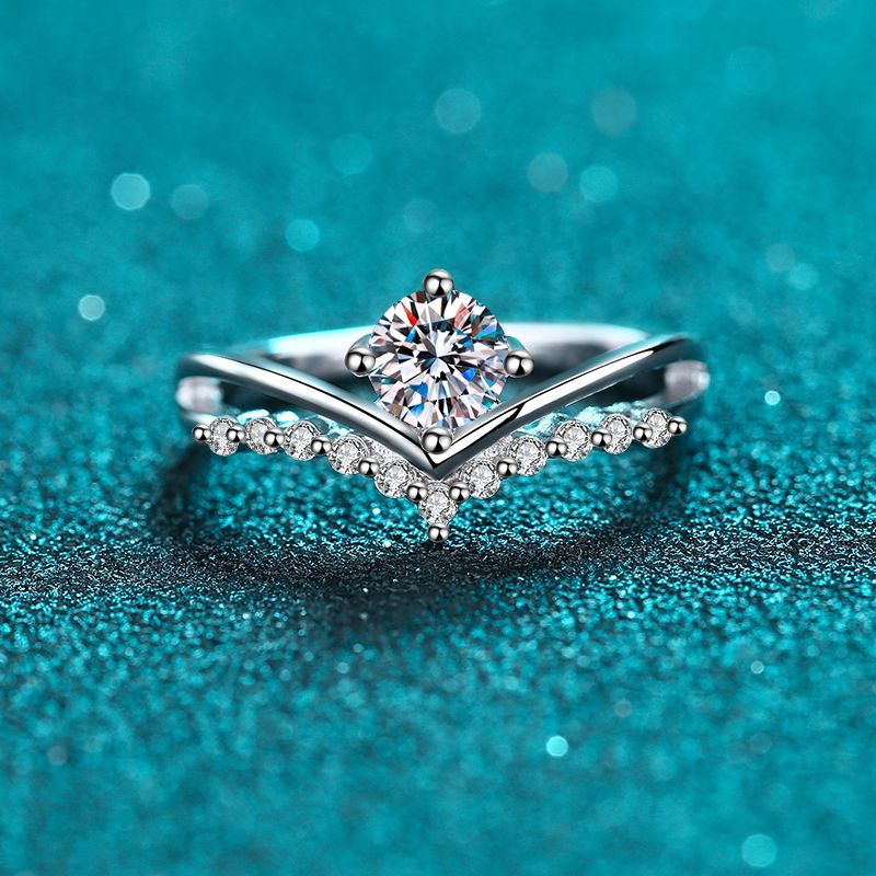 0.5 Carat V-Shaped Moissanite Ring for Her