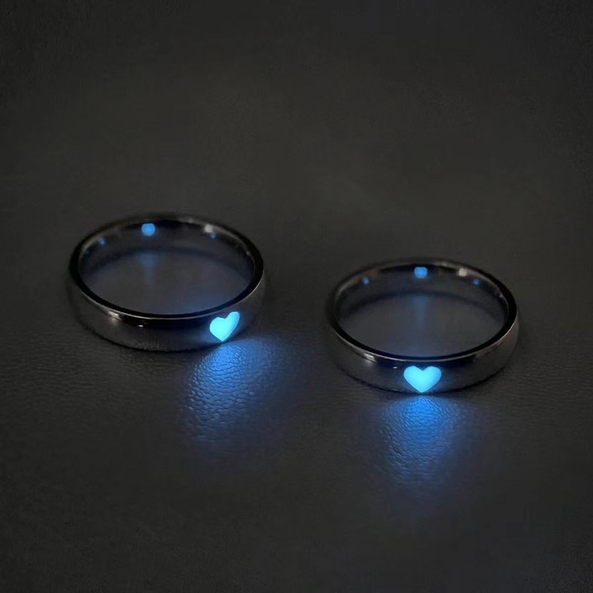 Luminous Heart Matching Couple's Rings (Glow in the Dark & Adjustable)