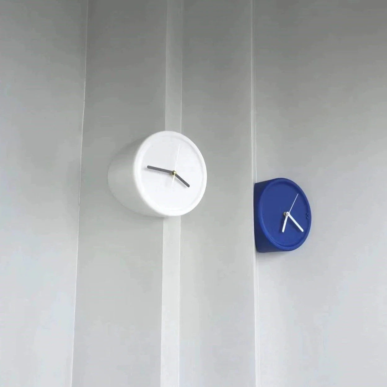 Minimalistic Wall Corner Analog Silent Clock