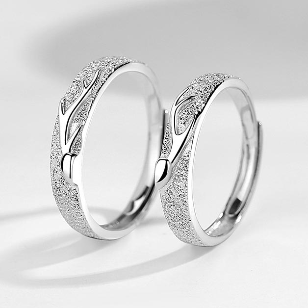 Custom Engraved Kissing Couple Wedding Bands for Two