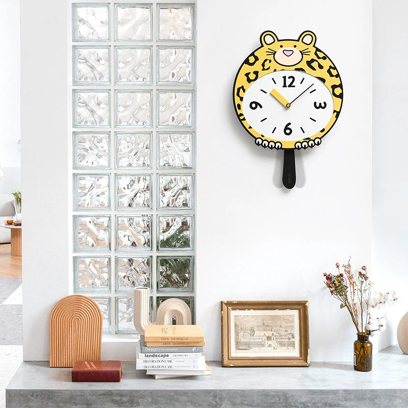 Leopard-Themed Silent Wall Clock – Eco-Friendly, Artistic Design