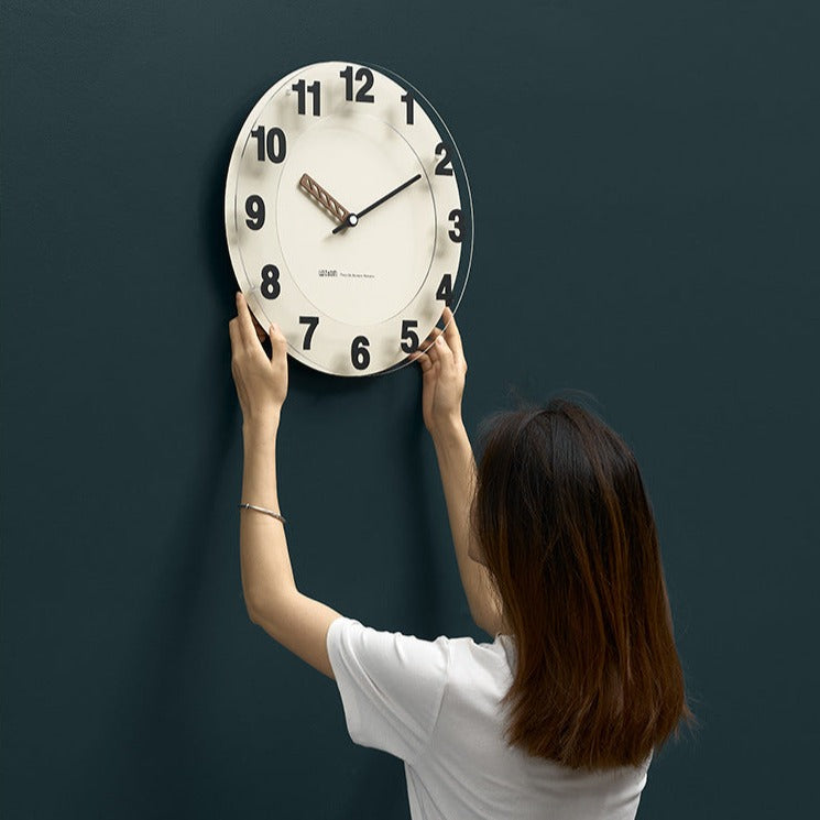 Round Minimalist Analog Silent Wall Clock