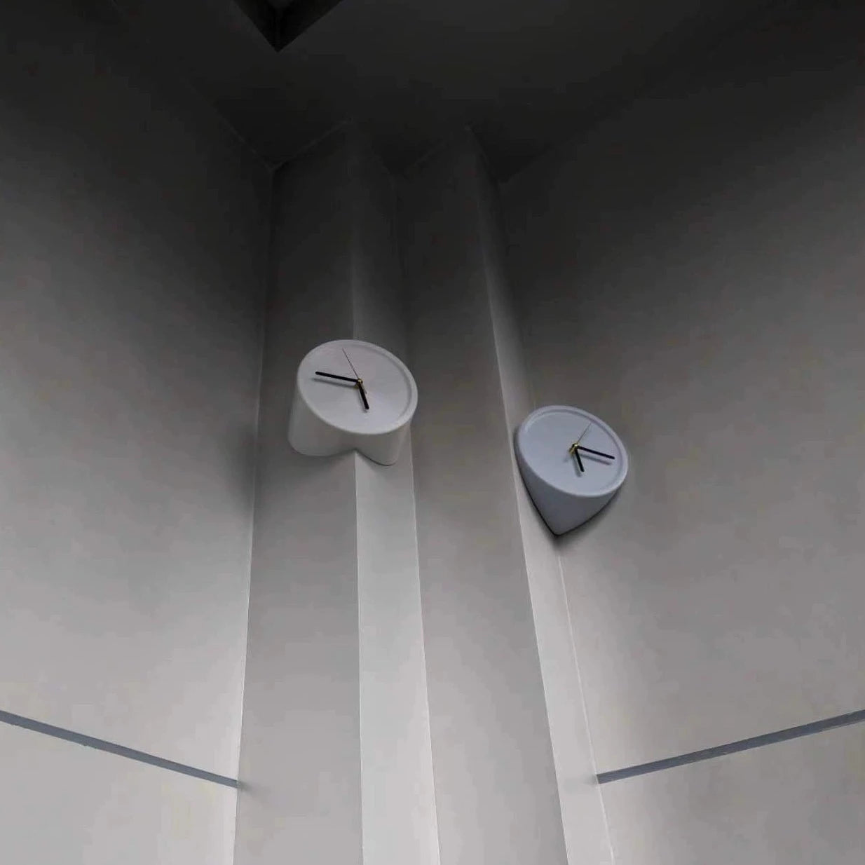 Gullei™ Minimalistic Nordic Analog Silent Wall Corner Clock