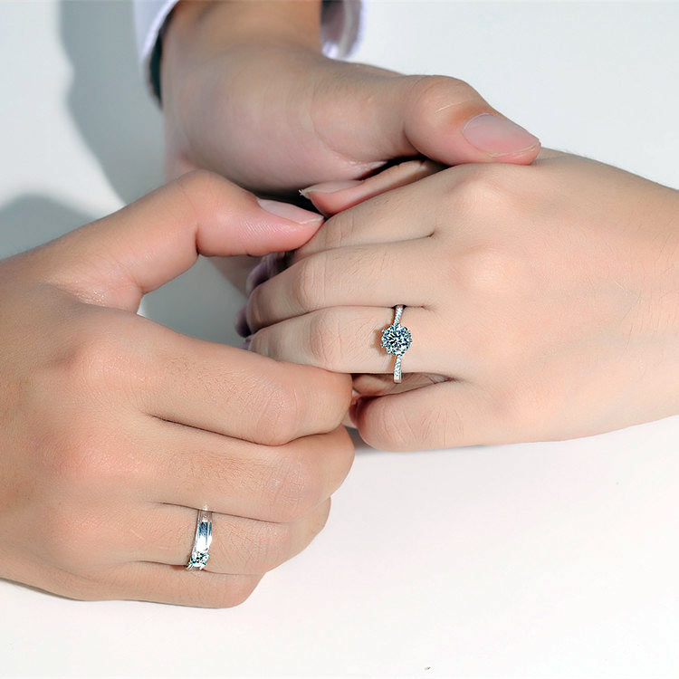 0.8 Carat Moissanite Couple Rings Set for 2