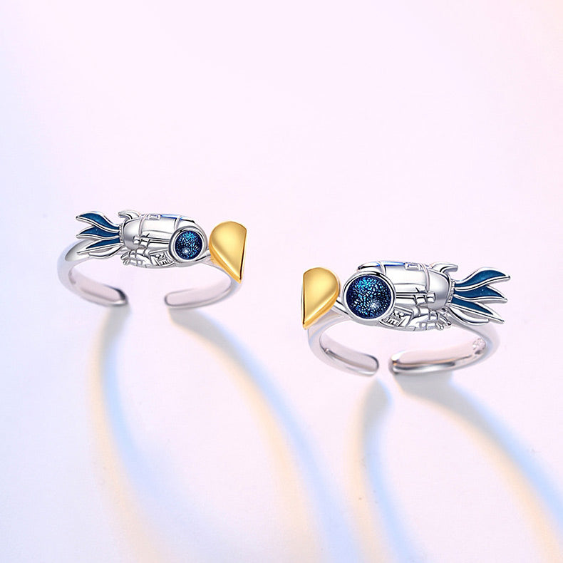 Spaceman Magnetic Hearts Couple Rings Set