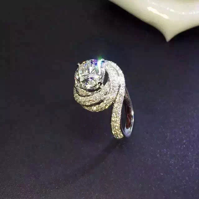 1 Carat Moissanite Halo Diamond Ring