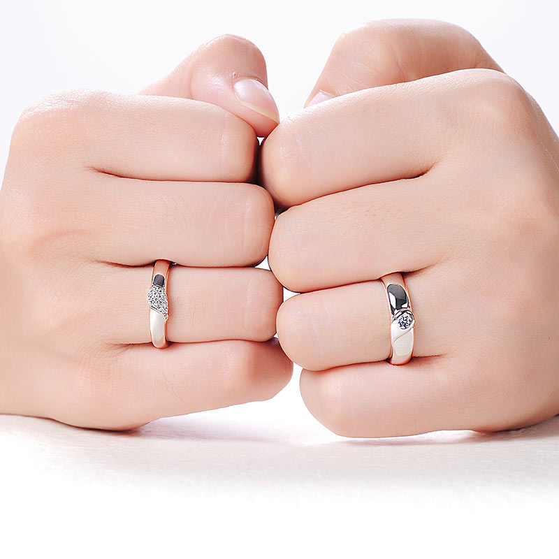 Engraved 0.5 Carat Lab Diamond Couple Rings Set for 2