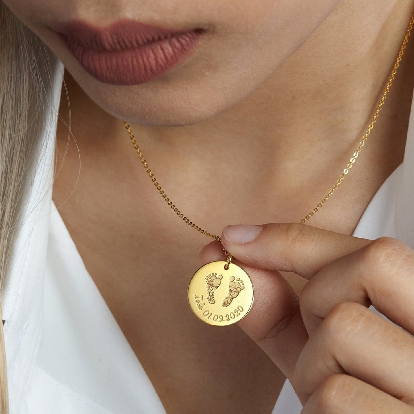 Custom Baby Footprint Pendant Gift for Mom