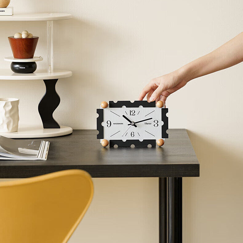 Retro Film-Frame Silent Desk Clock