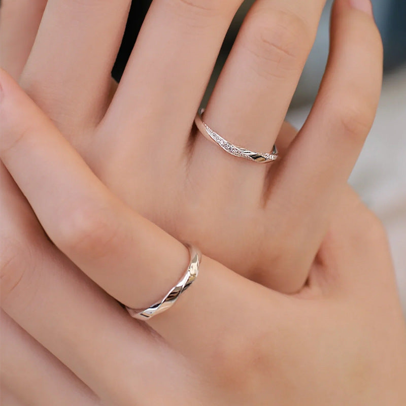 Mobius Twisted Matching Wedding Rings for Couples