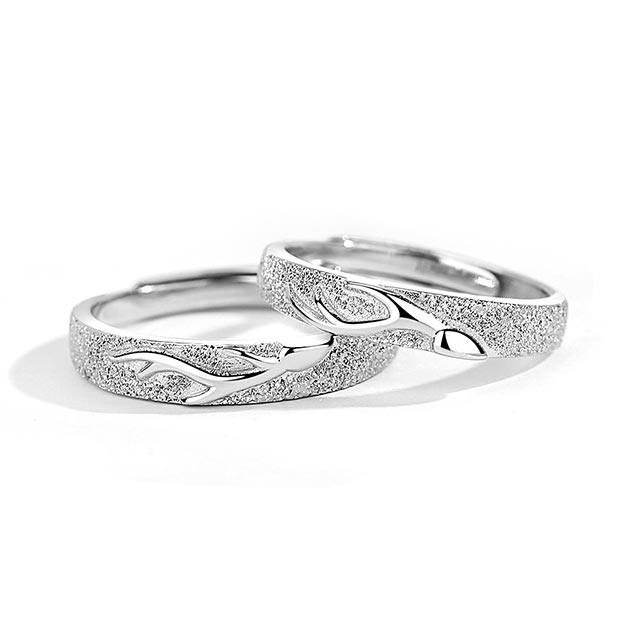 Custom Engraved Kissing Couple Wedding Bands for Two