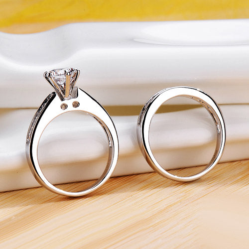 Popular Designer 0.8 Carat Diamond Engraved Wedding Ring for Her