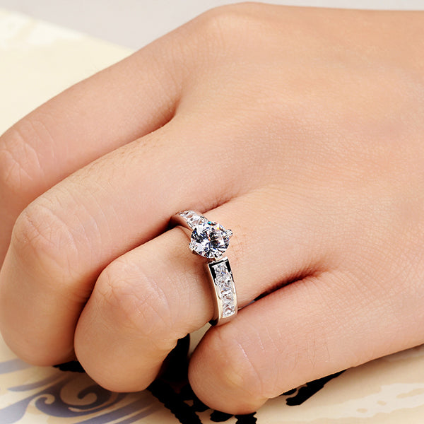 Brilliant Cut 0.8 Carat Diamond Promise Ring for Women