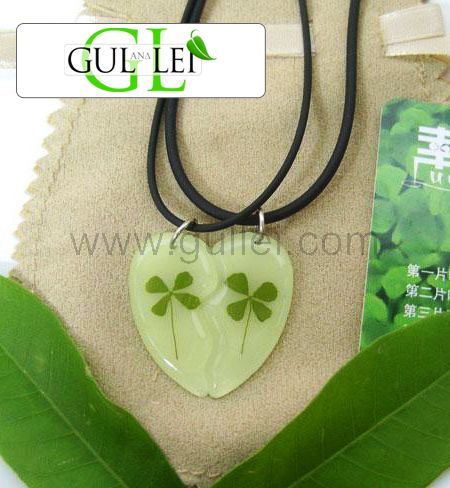 Glow in Dark Clover Couple Necklaces Gift Set